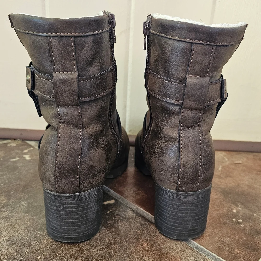 Bearpaw Boots - Style 1920-Felicity - Size 8.5 - Picture 4 of 14